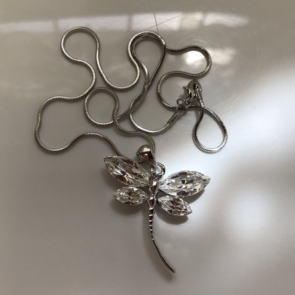 NWOT.. dragonfly 16” necklace